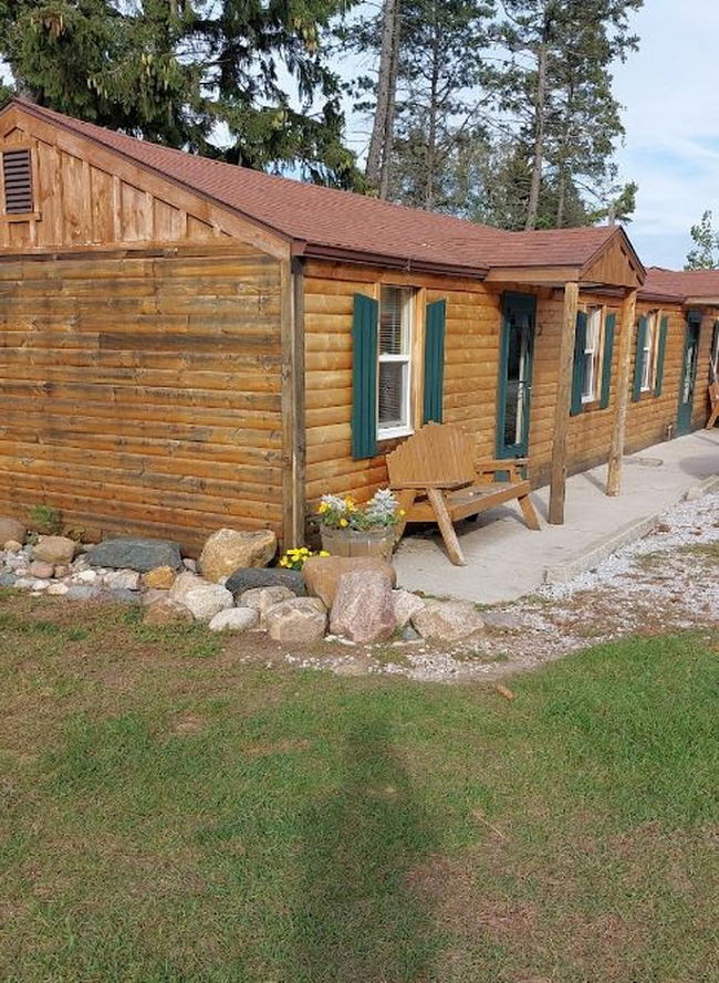 Motel Huron - Web Listing (newer photo)